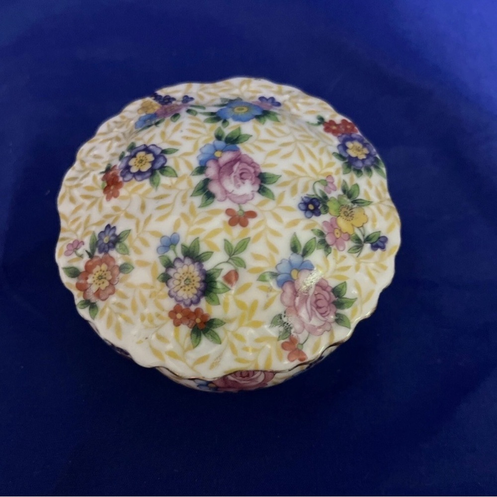 Vintage Gold castle Vintage Floral Trinket Box Made In Japan EUC - Picture 2 of 5